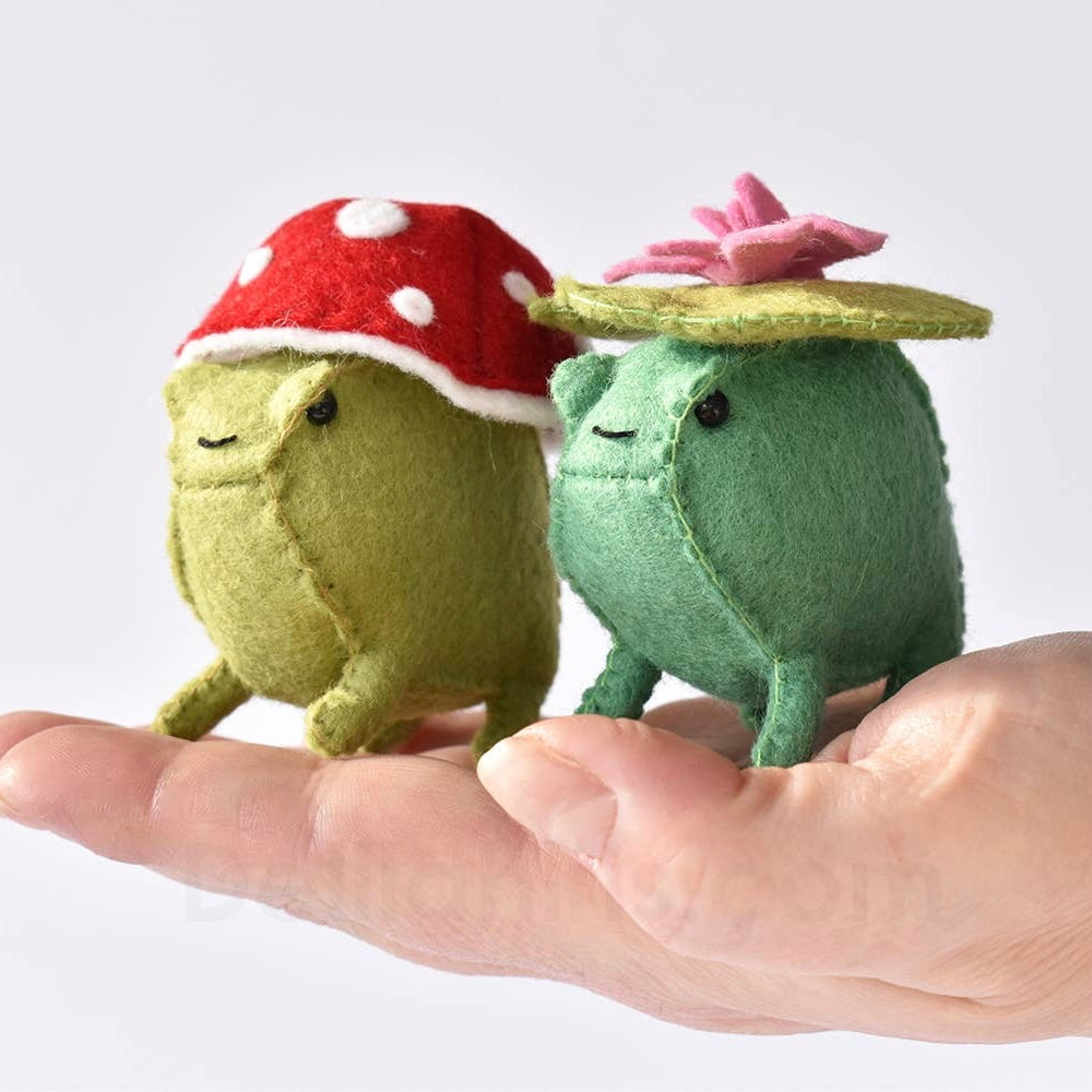 Felt Plush Sewing Kit: Frogs