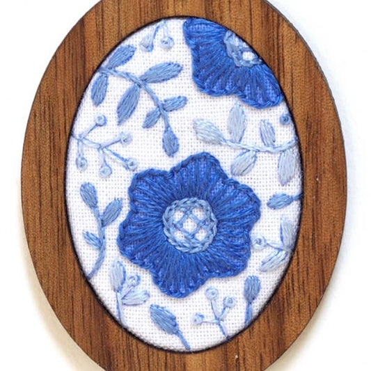 Embroidery Necklace Kit: Delft Daisy